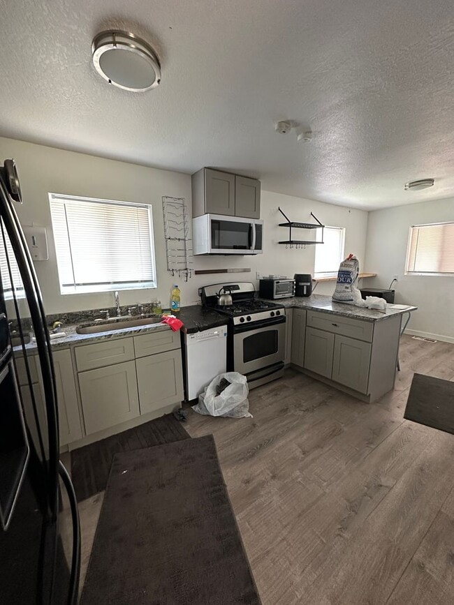 Photo - Charming basement apartment