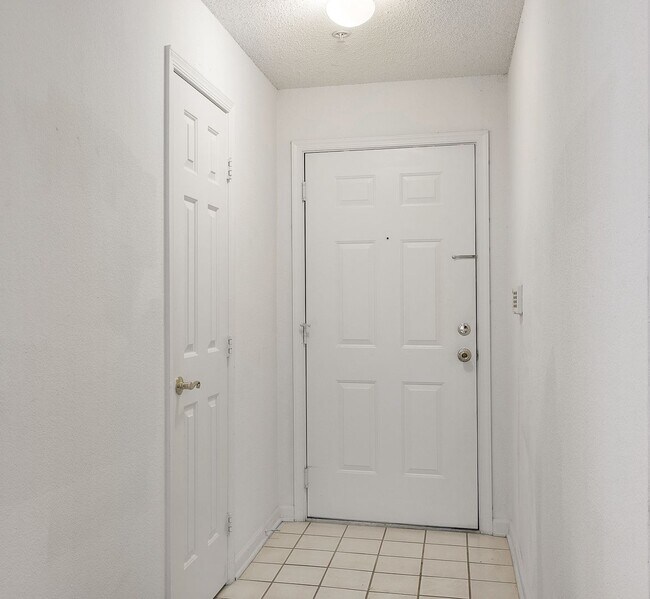 Photo - 2Bed/2Bath, Upgraded Condos in the Heart o... Unidad 811 Brassie Lane  J