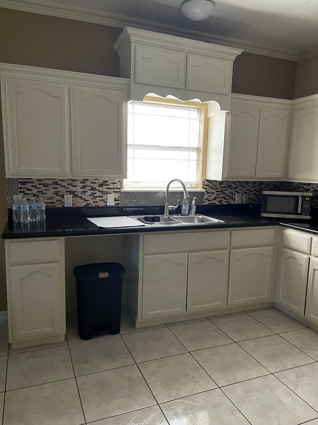 Photo - 1121 Silver Oak Rd