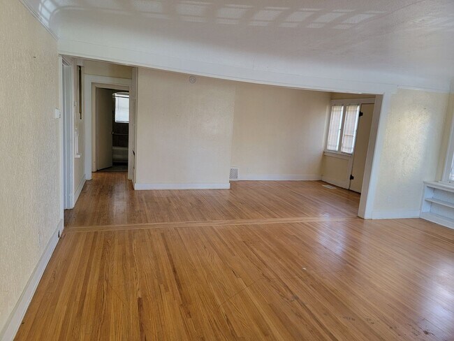Photo - 2 BEDROOM AND 1 BATH NEXT TO UNM CAMPUS
