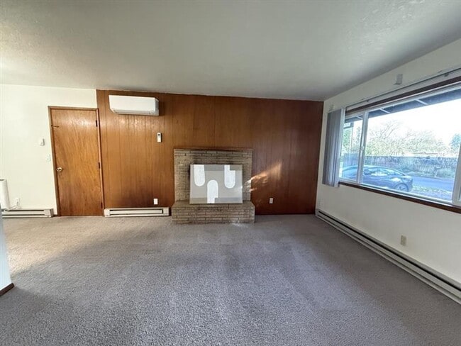 Photo - 163 NE Lincoln Ct