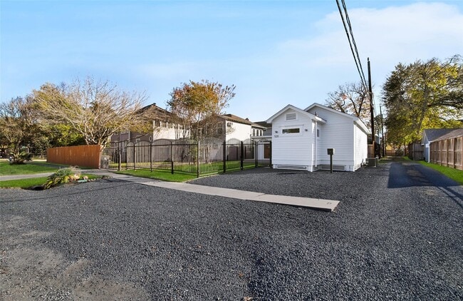 Photo - 520 W 15th St