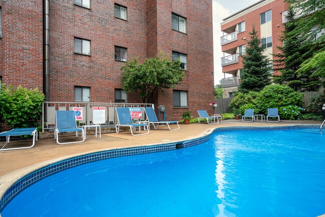 320 Hammond Pond Pkwy