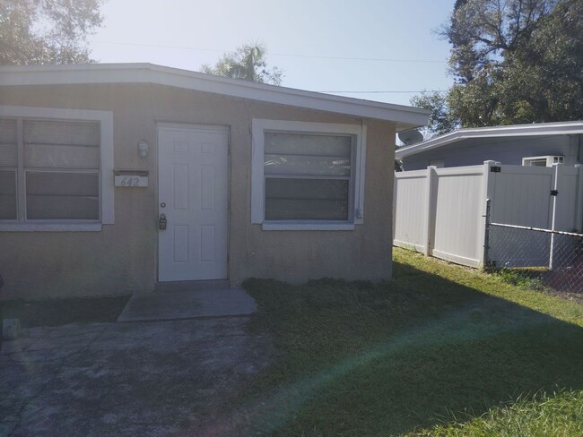 3 Bedroom/ 1 Bath home with large fenced i... - 3 Bedroom/ 1 Bath home with large fenced i...