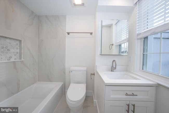 Photo - 1740 Oakwood Terrace Unit 14-E