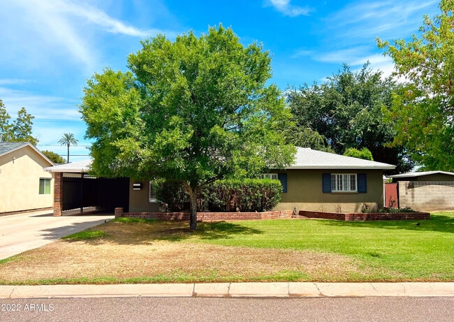 Building Photo - 3940 E Glenrosa Ave