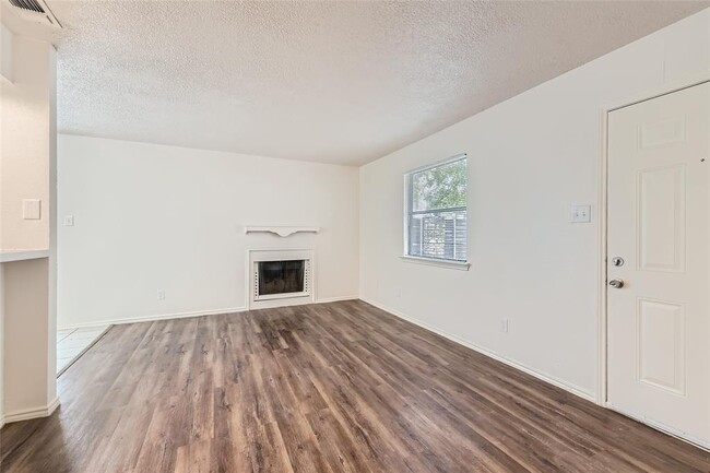 5616 Emerald Forest Dr Unit 121