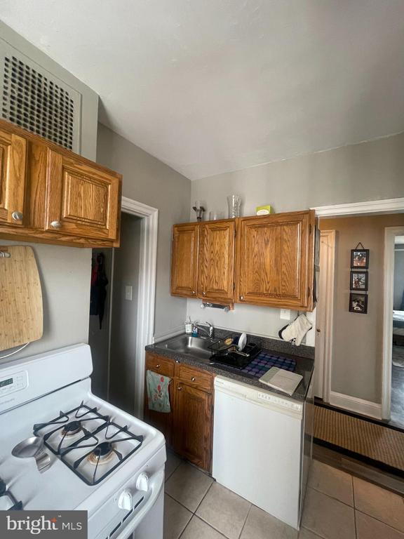 Building Photo - 2031 Locust St Unit 1106