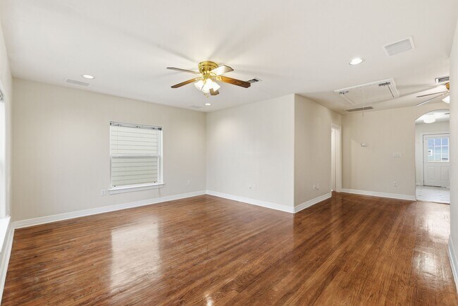 Photo - 2513 Shakespeare St Unit 3