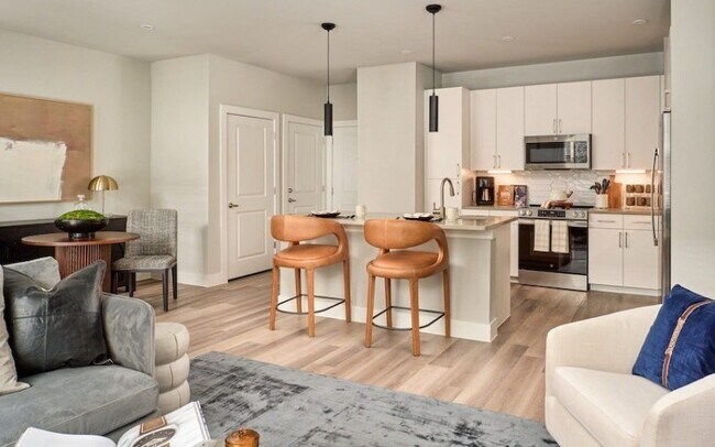 Photo - 16717 Westpark Dr Unidad C1