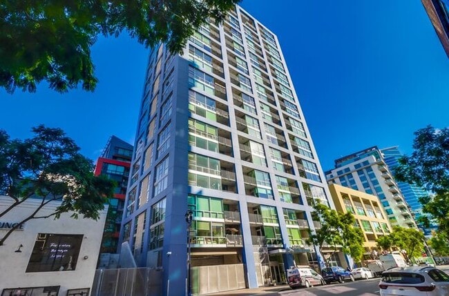 Building Photo - Stunning 1Bdm 1Ba Condo in the Heart of Do...