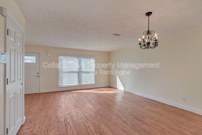 Photo - 832 Tibet Ave