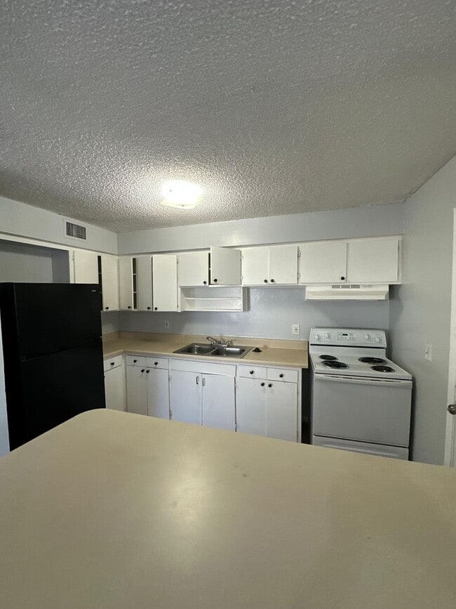 Building Photo - 712 Eaverson St Unit 1