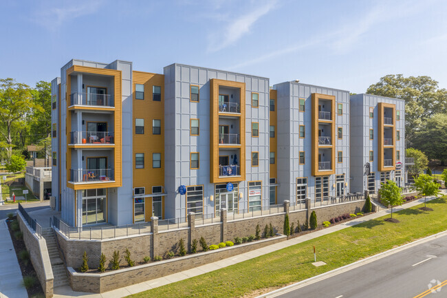 Building Photo - Live Steps From Campus at Plaza One89! Rental