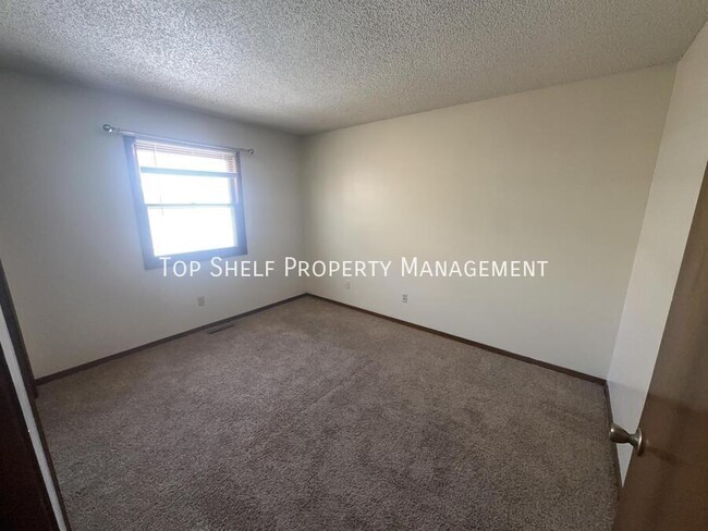 Photo - 2017 64th St