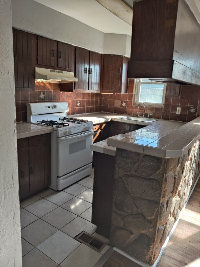 Photo - 6546 Theodore St