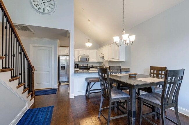 Photo - 1003 Irish Way