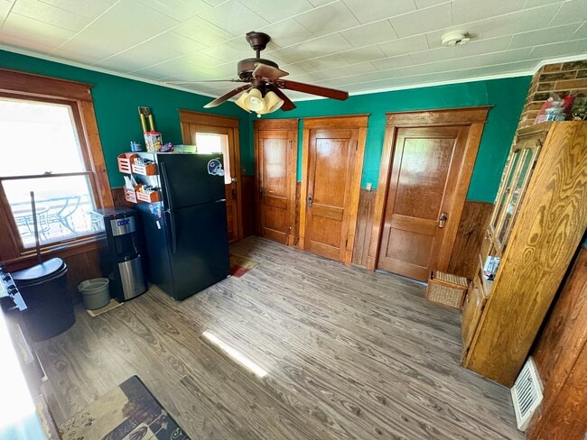 Photo - 605 McCarthy Rd