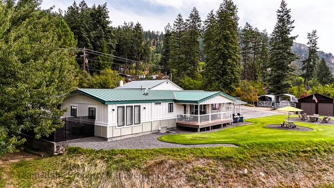 Photo - Fully furnished and stocked Single Level H...