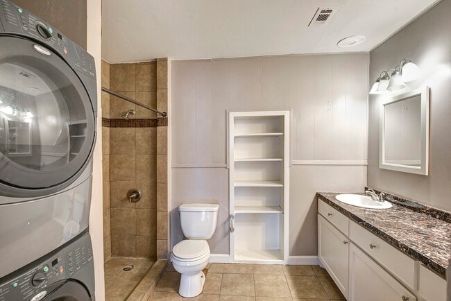 Photo - 1135 Woodland St Unit A