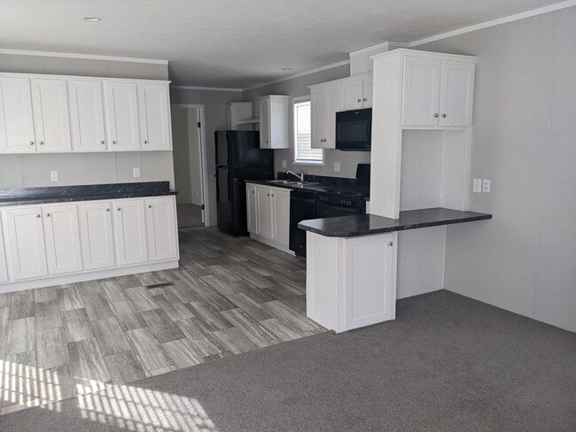 Building Photo - 300 Forrest Ave