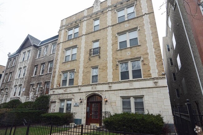 Building Photo - 645 W Wrightwood Ave Unit A03C Rental
