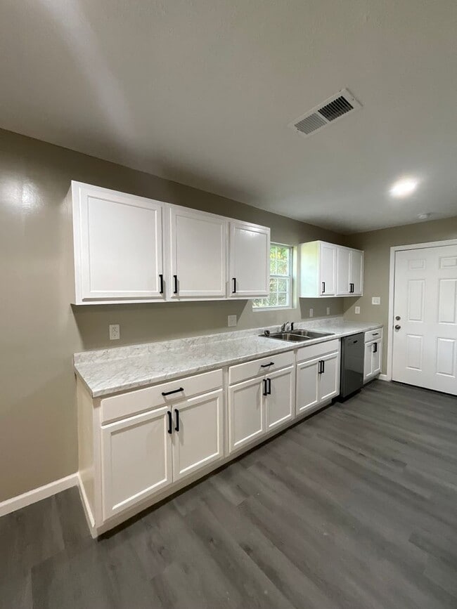 Photo - 149 Lakeshore Dr