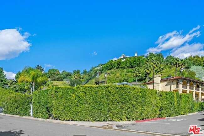 Photo - 2120 San Ysidro Dr