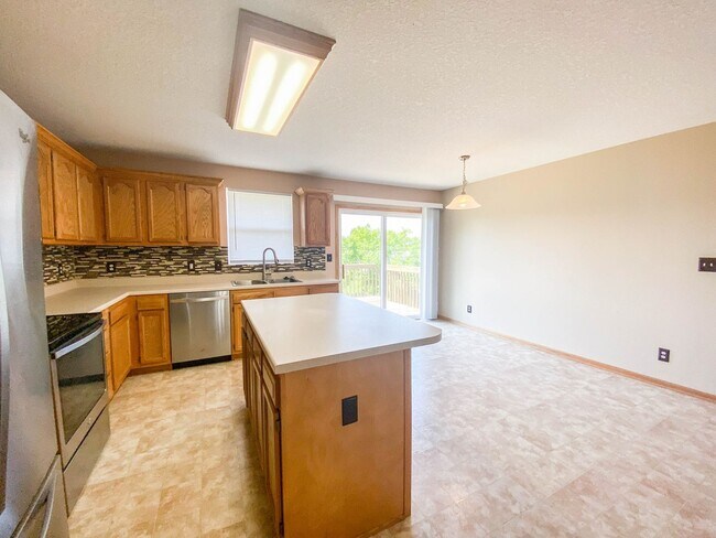Photo - 3 Bedroom, 2.5 Bath fenced yard!
