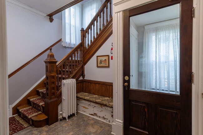 Photo - 1021 Cameron Ave Unidad Victorian Manor Suite