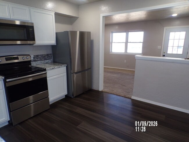 Photo - Very nice spacious home, located in the Country Club West area!