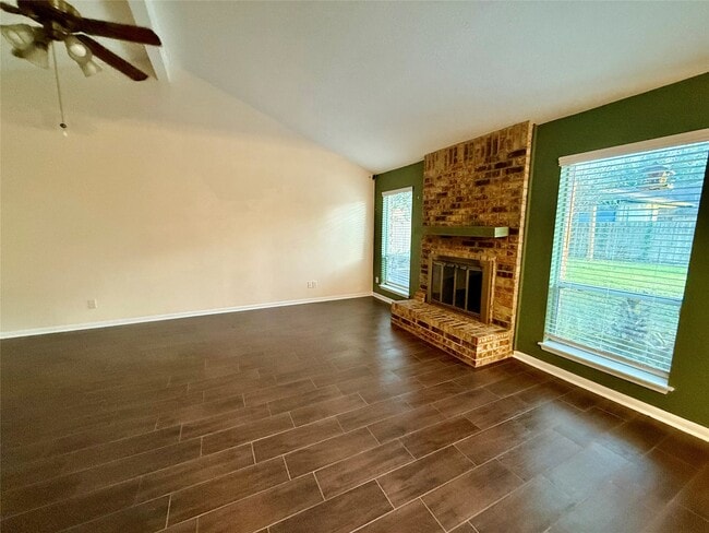 Photo - 16002 Havenhurst Dr