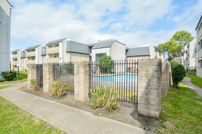 Building Photo - 8519 Hearth Dr Unit 26