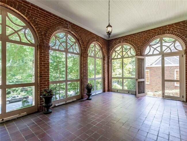 Photo - 1681 E Clifton Rd NE