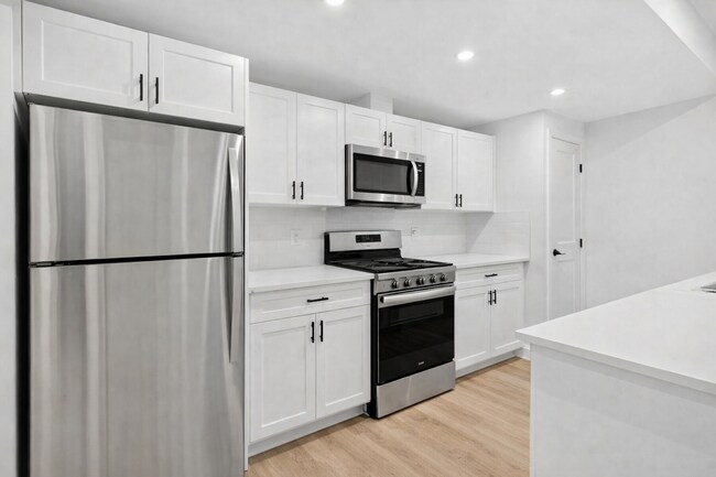 Photo - 10320-10147 147 St NW Unit Bsmt 2