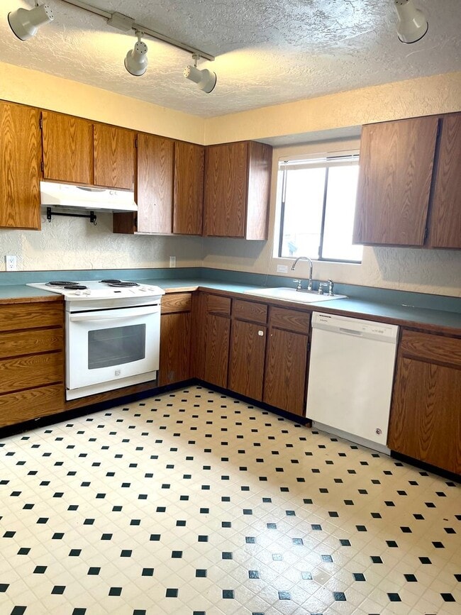 Photo - Large Unit! 2-Car Garage Parking! Don't Miss This One!