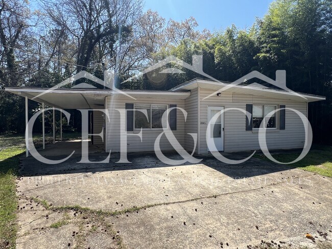 Photo - 2261 Avondale Dr House
