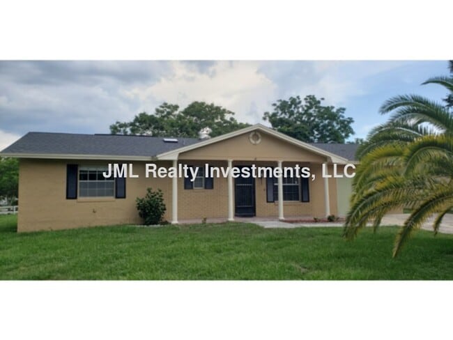 Building Photo - Updated comfortable home, great location i...