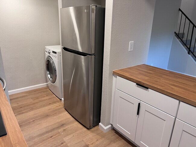 In unit washer and dryer - 7602 N 61st Ave Unidad 7608