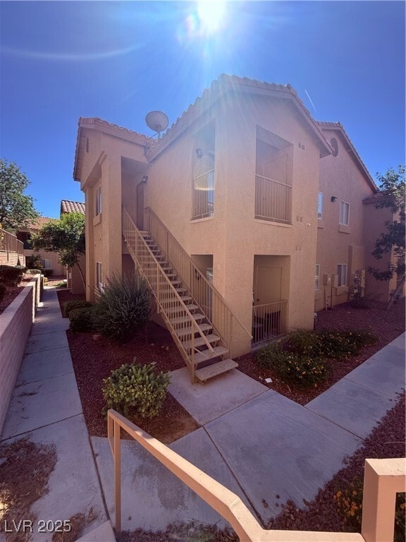 Building Photo - 2110 Los Feliz St Unit 2055