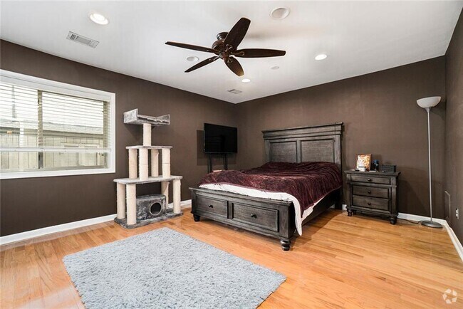 Building Photo - 3501 Roswell Rd Unit 211 Rental