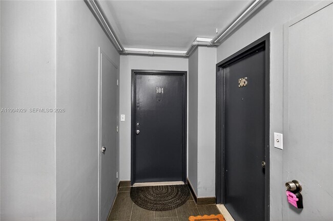 Photo - 1255 Collins Ave Unidad 504