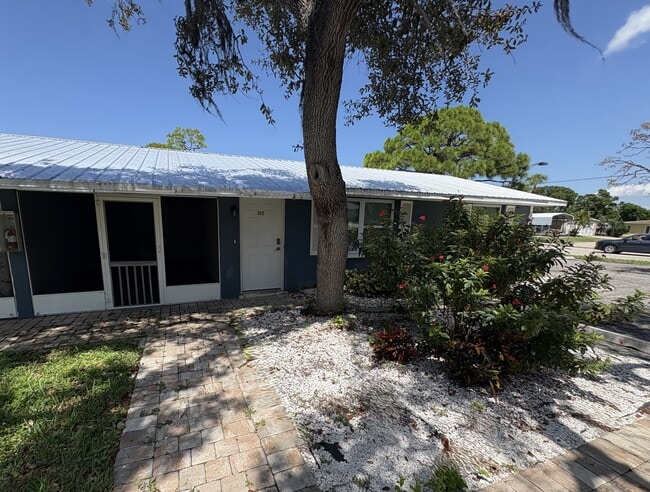 Building Photo - 302 Colonia Ln E Rental