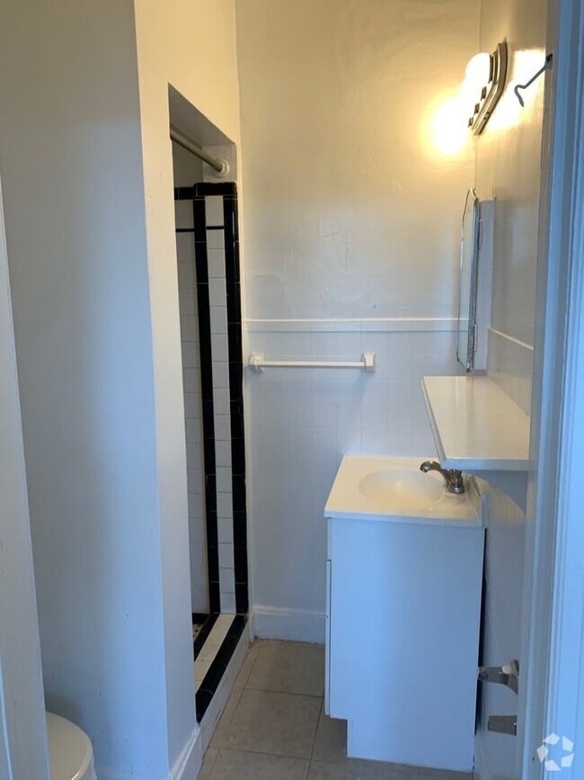 Building Photo - 2509 N Charles St Unit 2F Rental