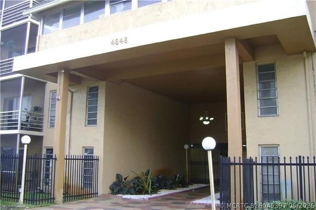 Building Photo - 4848 NW 24th Ct Unit 136
