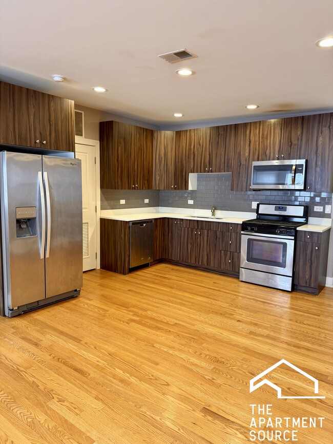 Building Photo - 3433 S Indiana Ave Unit 303