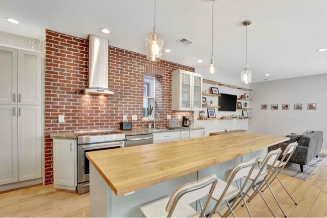 Photo - 2520 Lafayette St