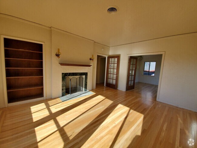 Building Photo - Top Floor Rockridge Two Bedroom Condo with...
