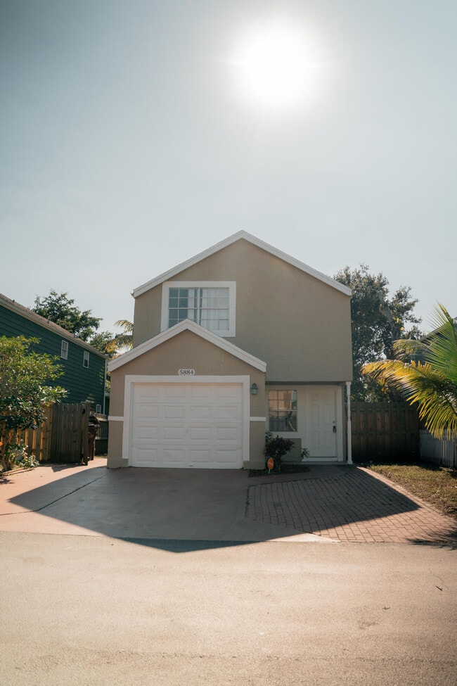 Photo - 5884 Dewberry Way