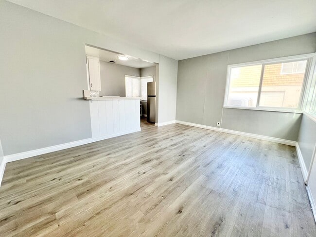 Building Photo - 22 60th Pl Unit A